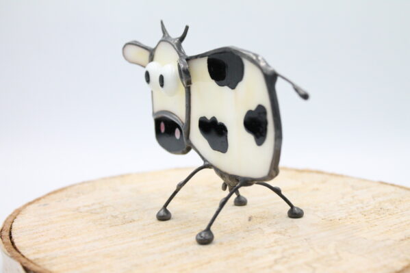 Krowa witrażowa figurka