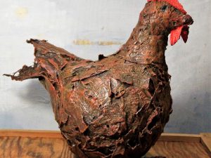 rzeźba kura wielkanocna
