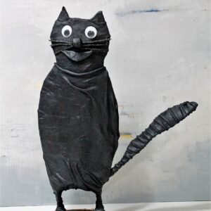 rzeźba czarny kot