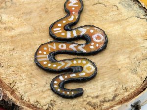 Unikatowy wisiorek wąż etniczny