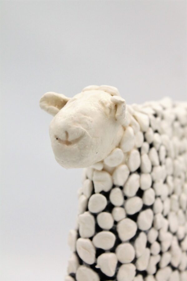 Rzeźba owca dekoracja wielkanocna