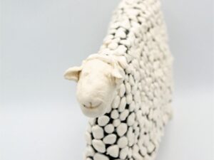 Rzeźba owca dekoracja wielkanocna