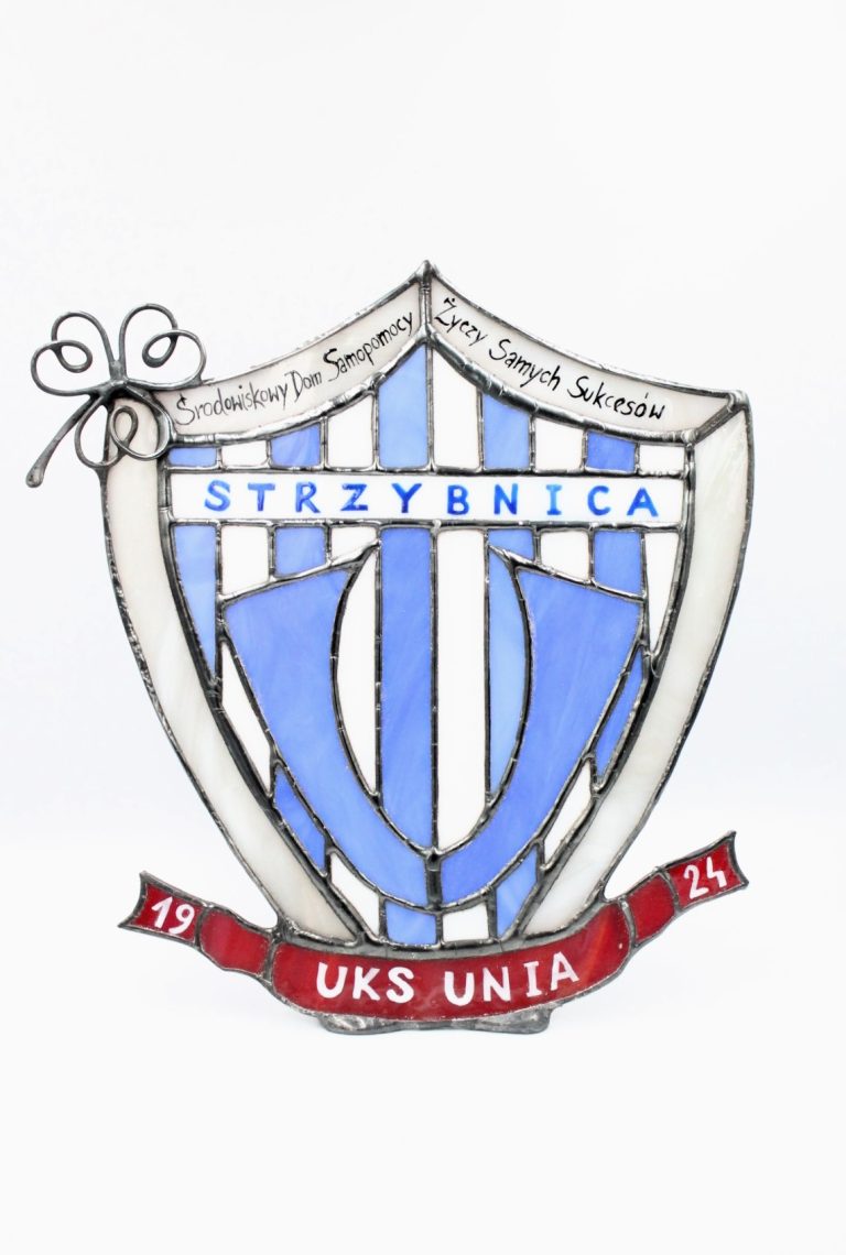 statuetka witrażowa z herbem UKS Unia Strzybnica – nagroda sportowa na zamówienie