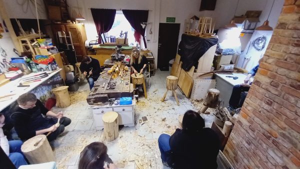Kameralne warsztaty rzeźbienia łyżek dla dorosłych w pracowni na Śląsku